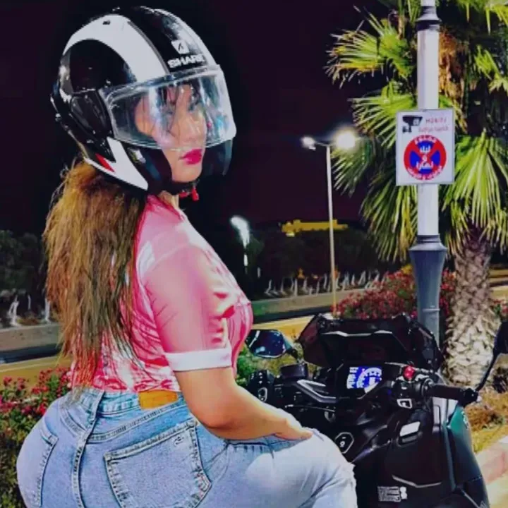 sarah_lyon__